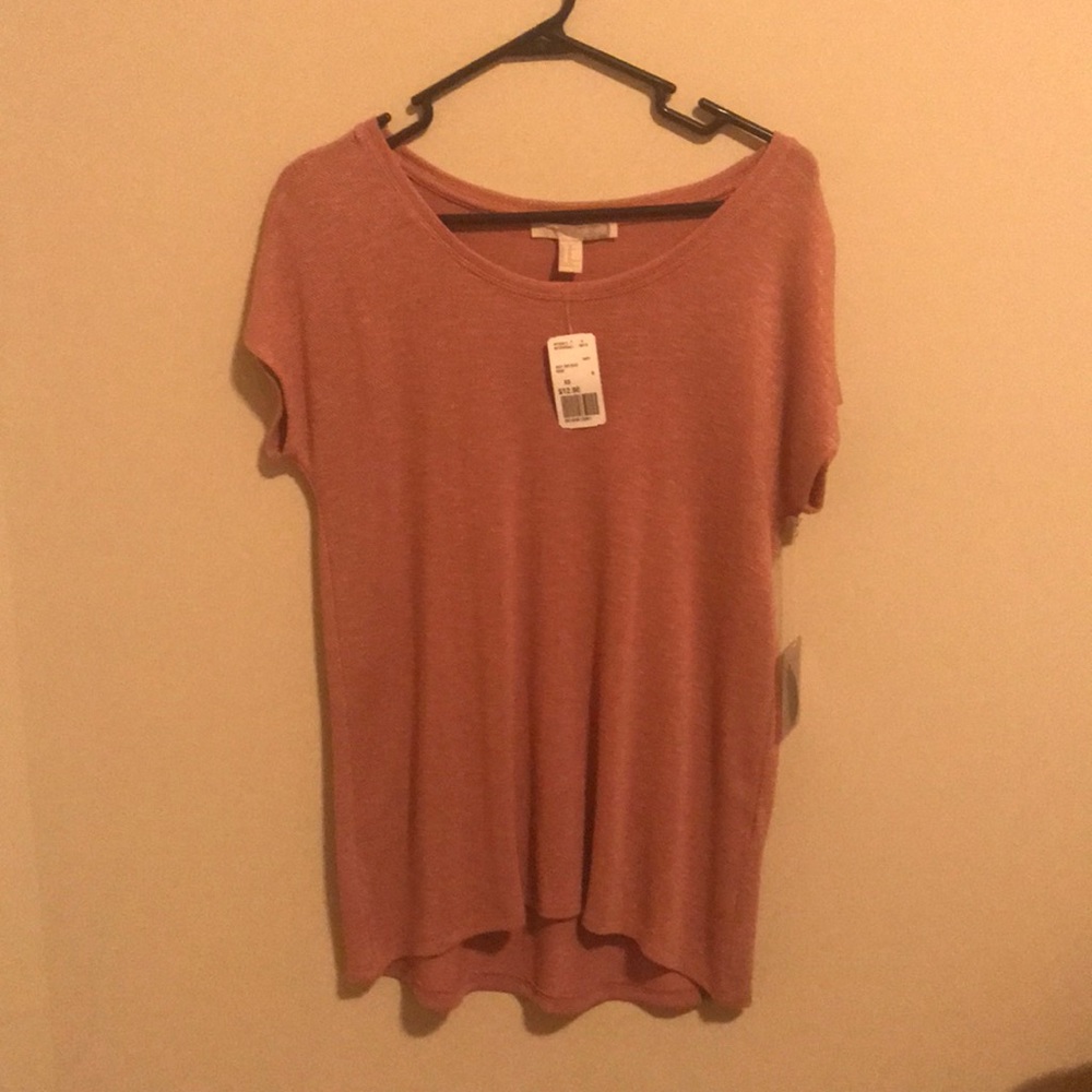 Short sleeve tshirt. longer at the bottom